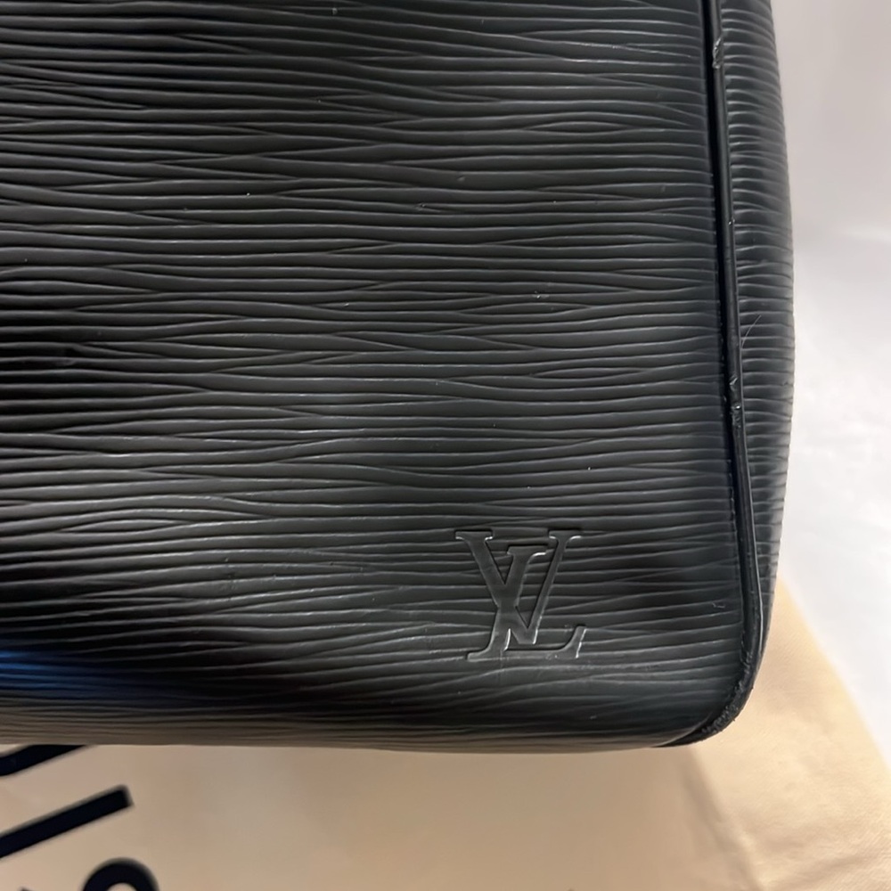Louis Vuitton Black Epi Leather Passy GM Bag - Picture 3 of 16